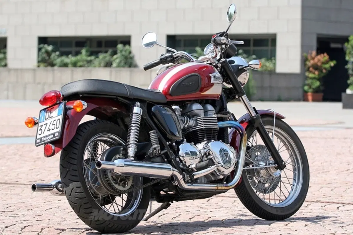 TRIUMPH Bonneville T100 (2)