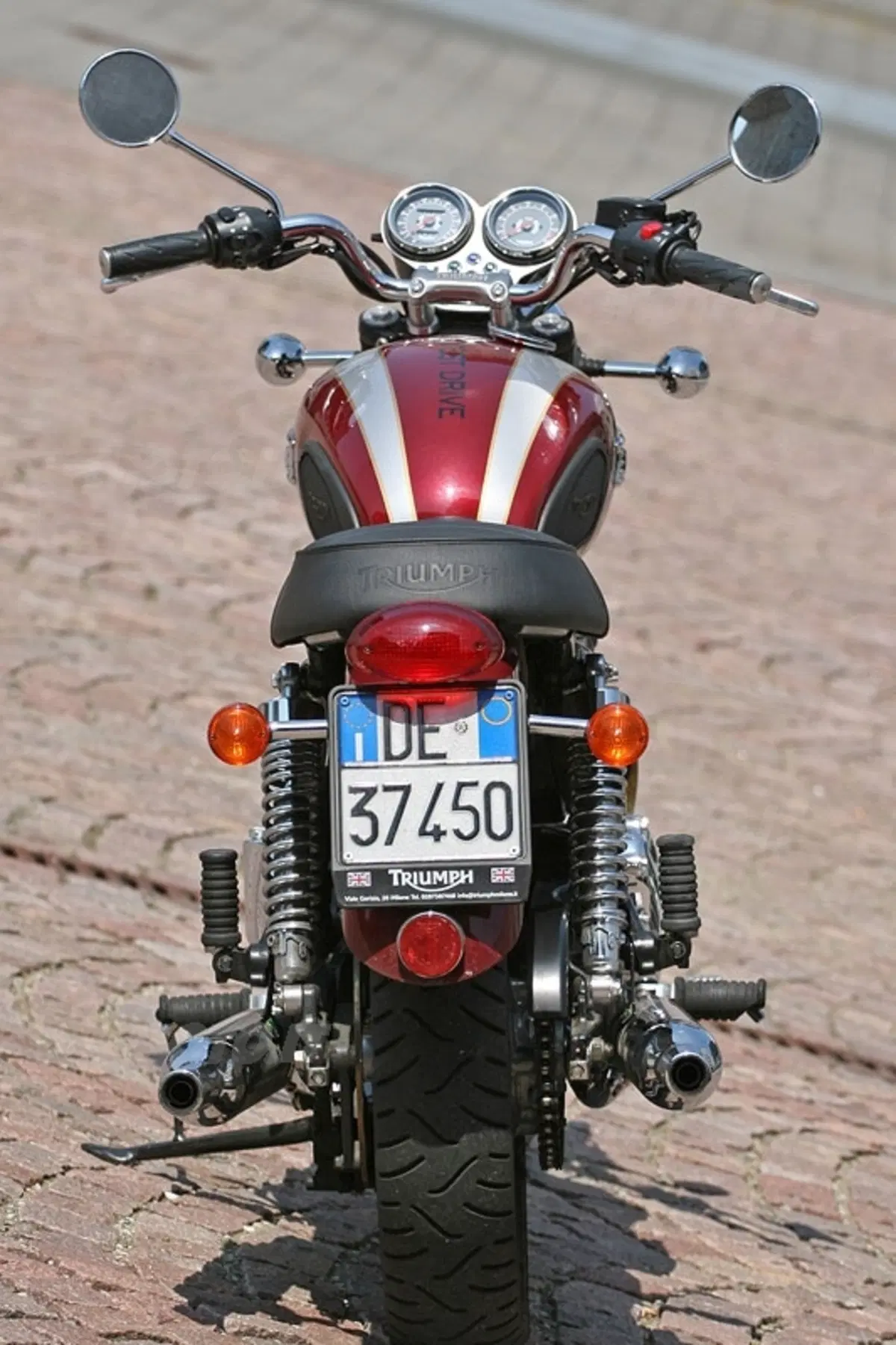 TRIUMPH Bonneville T100 (3)