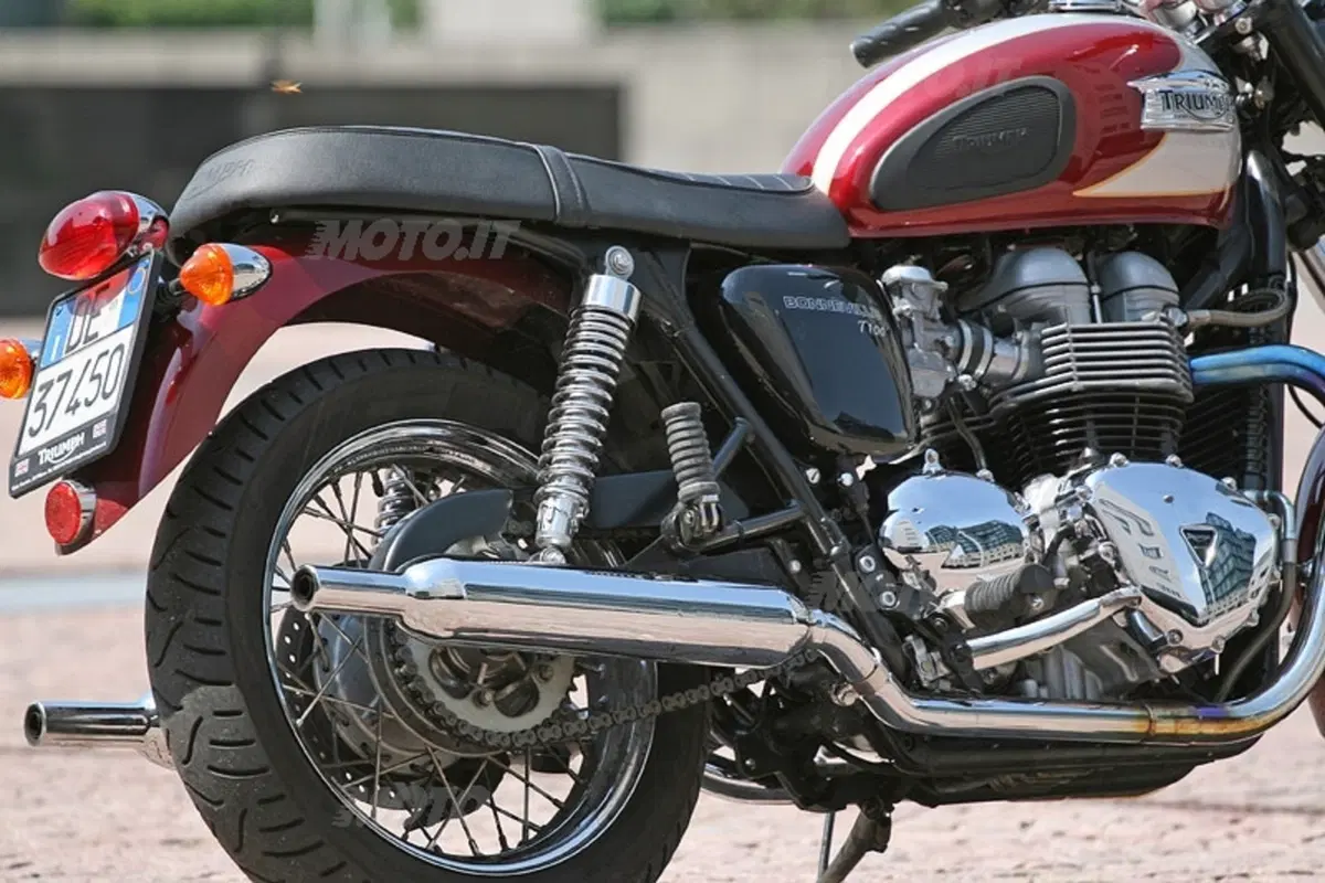TRIUMPH Bonneville T100 (5)