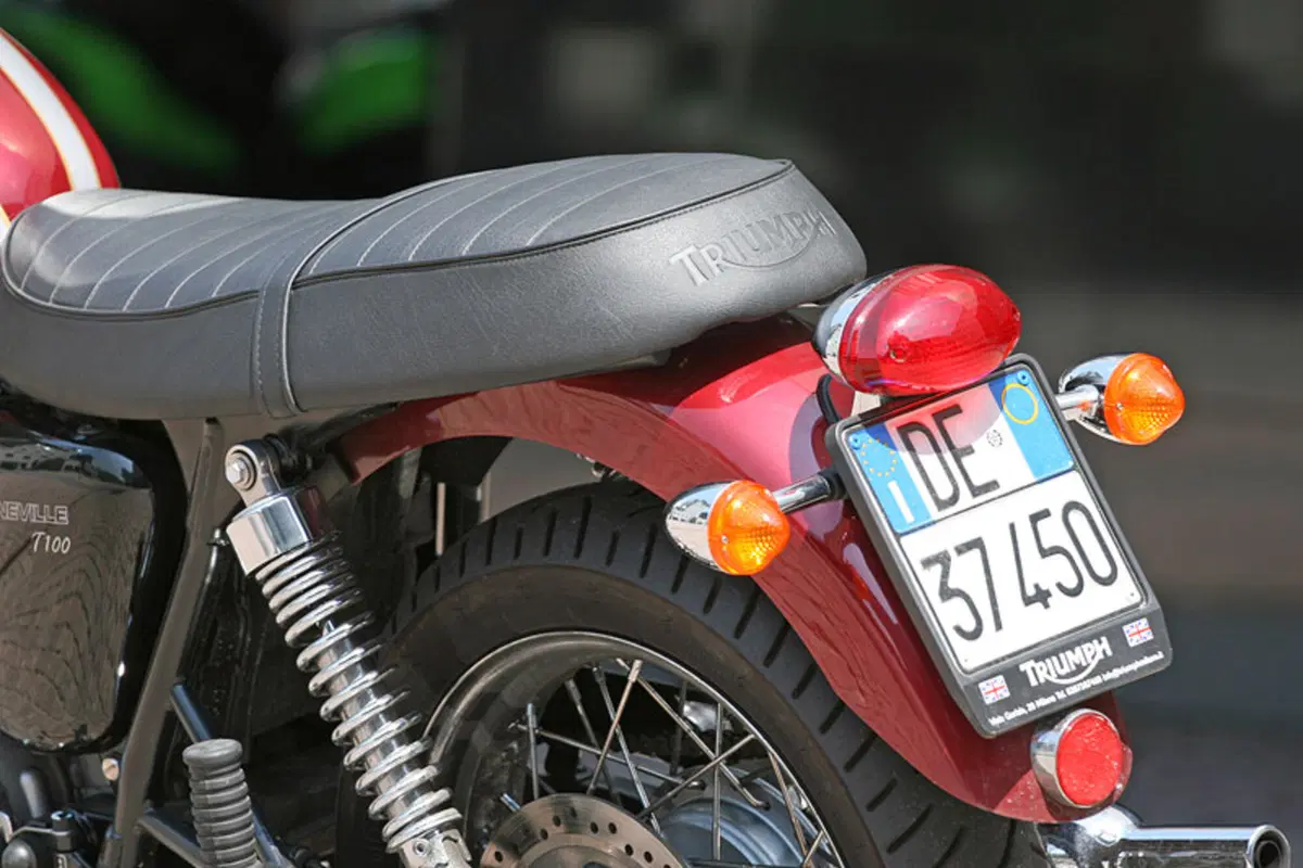 TRIUMPH Bonneville T100 (8)