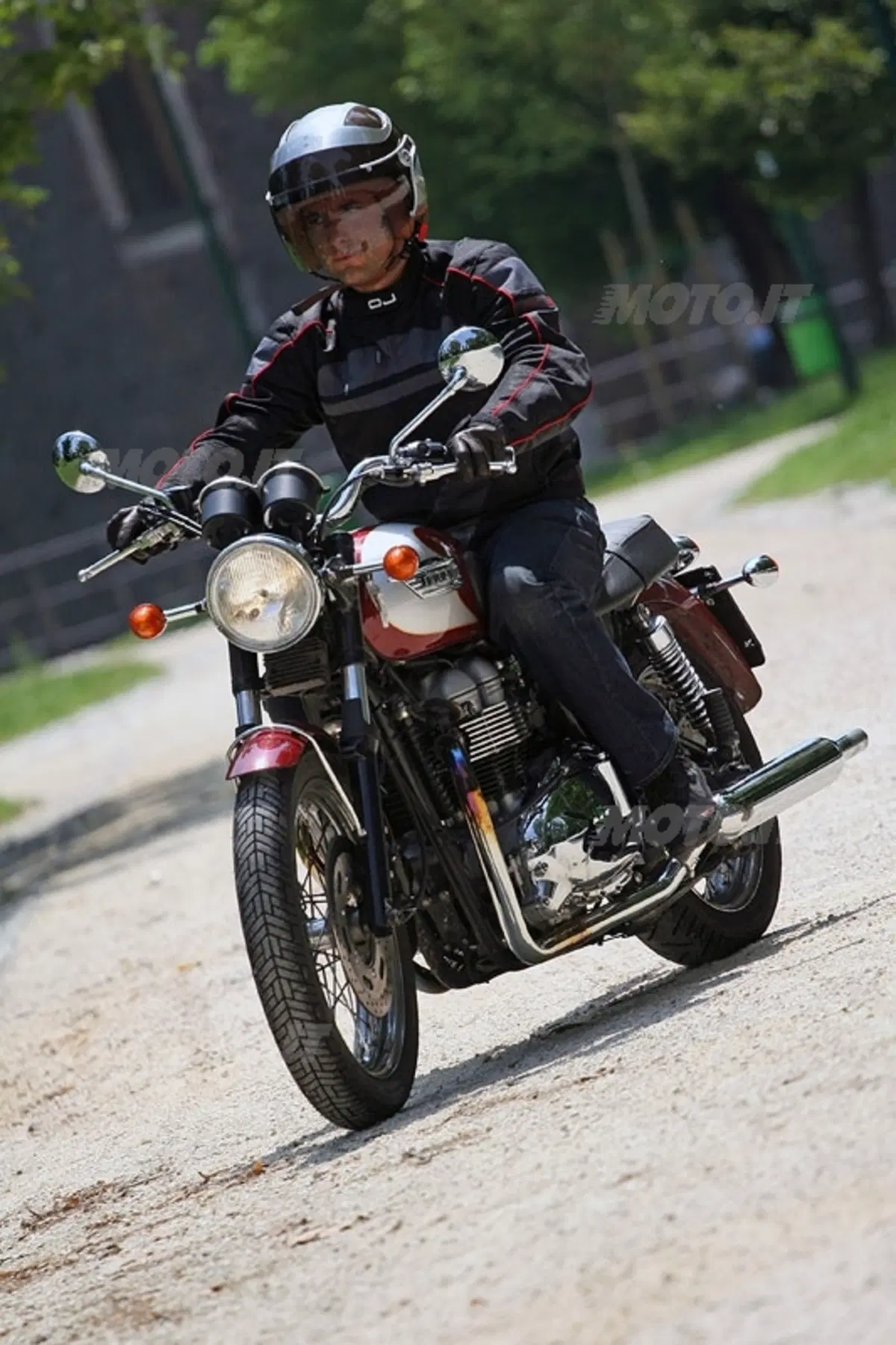 TRIUMPH Bonneville T100 (9)