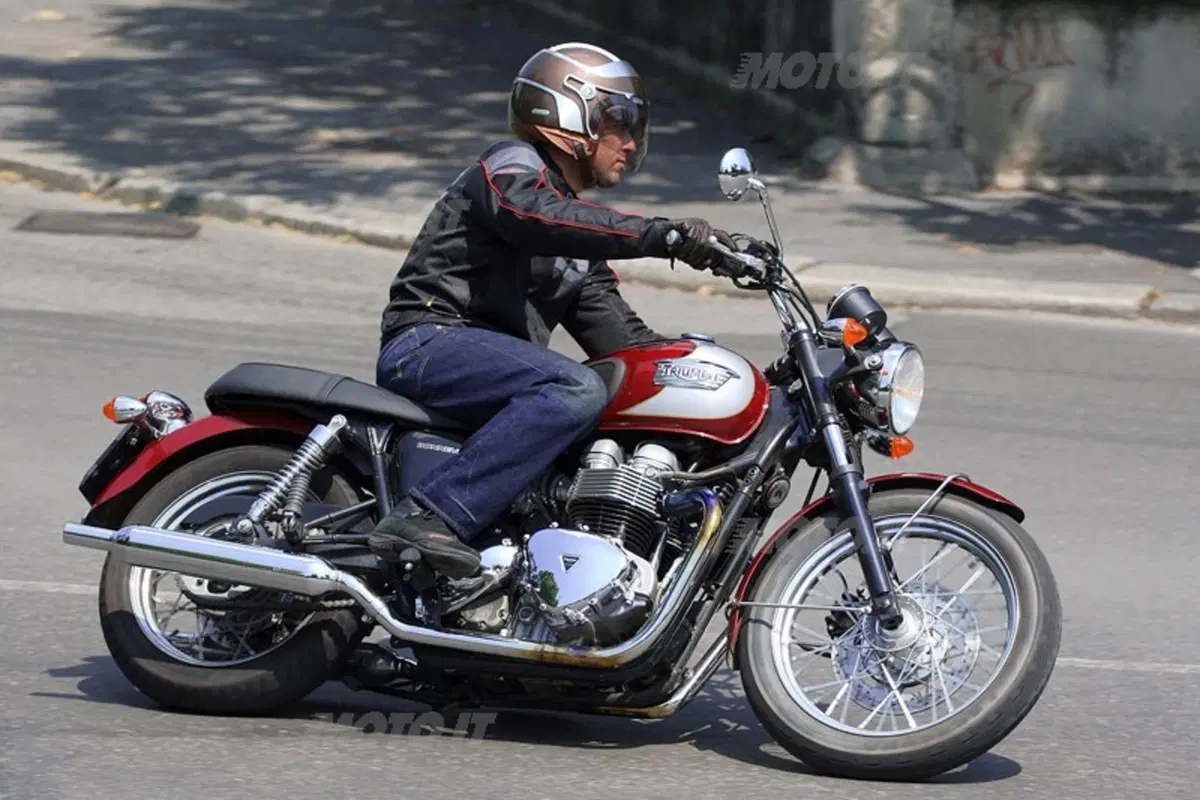 TRIUMPH Bonneville T100 (10)