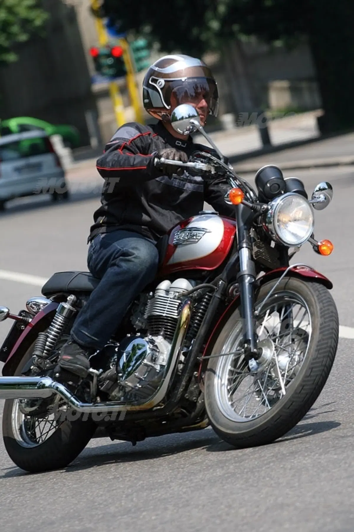 TRIUMPH Bonneville T100 (13)