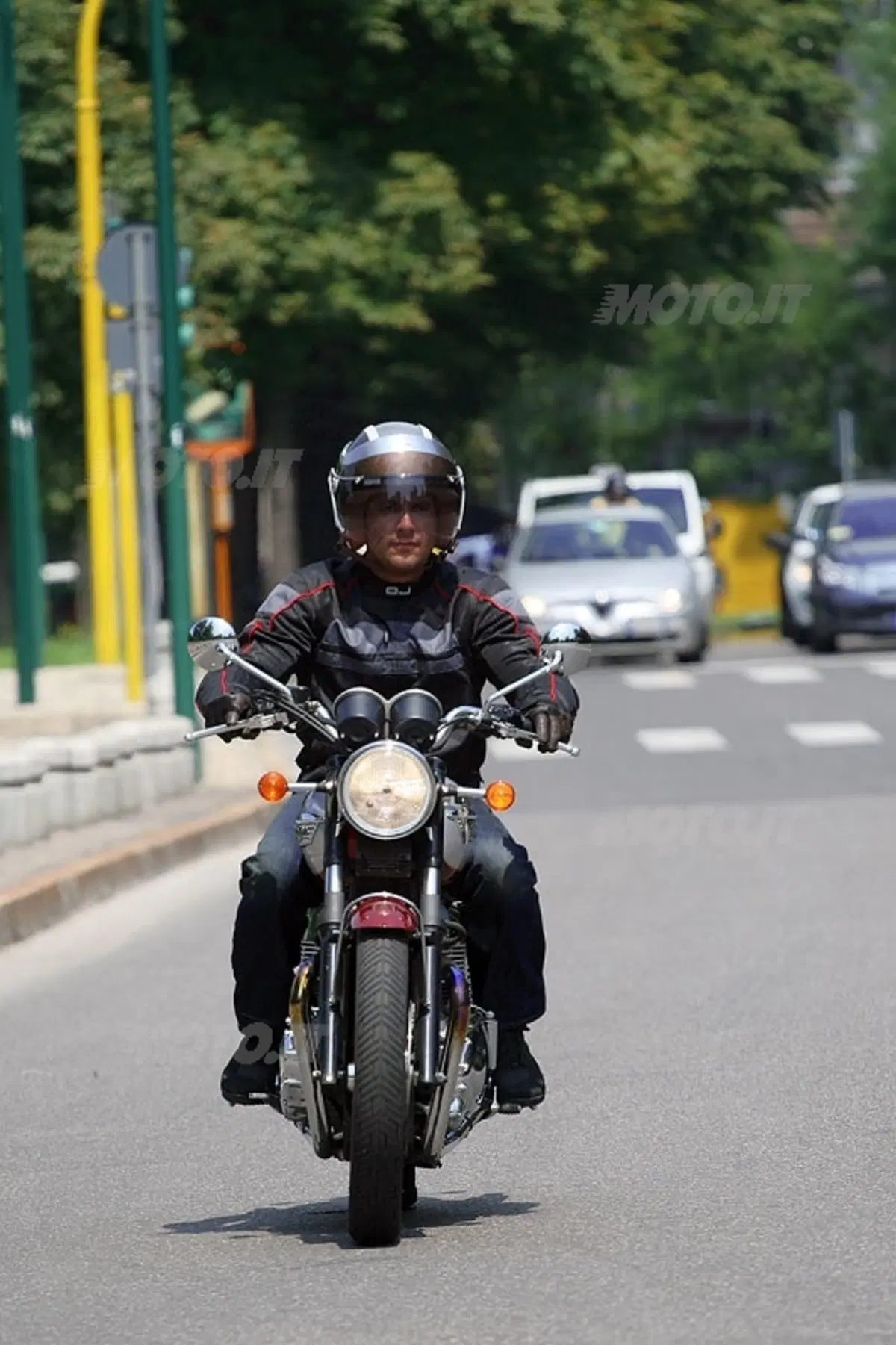 TRIUMPH Bonneville T100 (15)