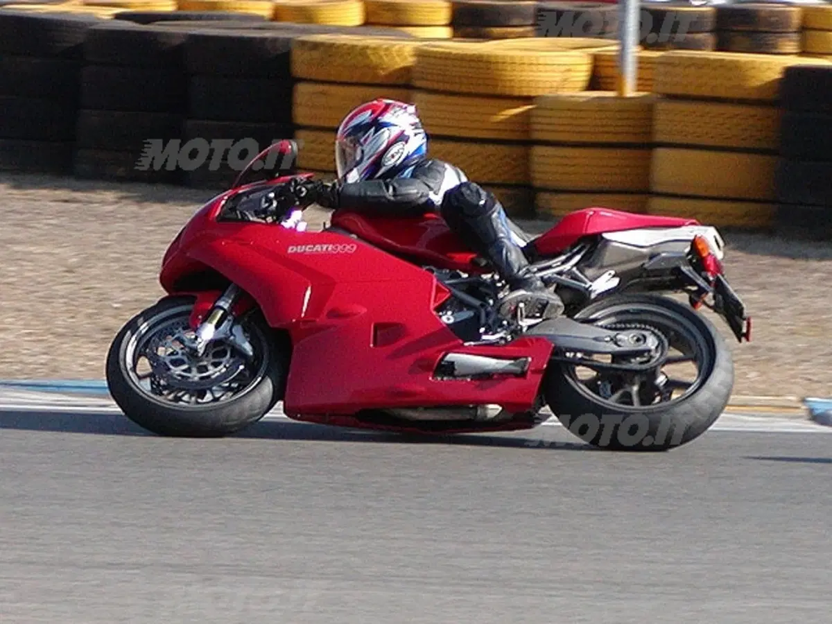 DUCATI 999 (5)