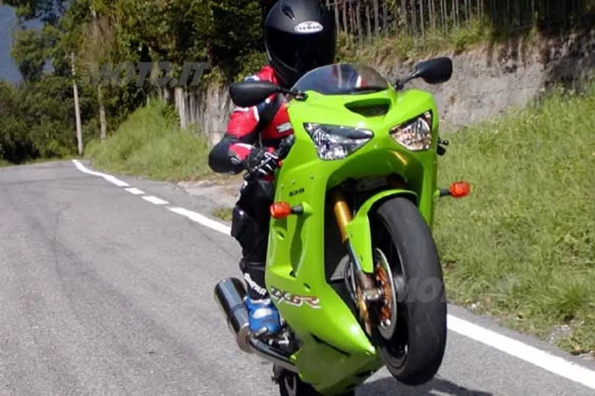 KAWASAKI Ninja 636 ZX-6R (4)