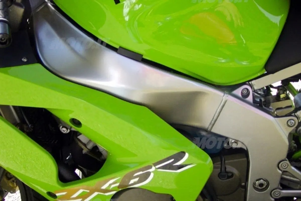 KAWASAKI Ninja 636 ZX-6R (13)