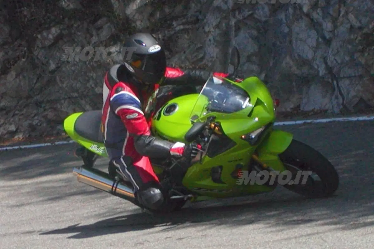 KAWASAKI Ninja 636 ZX-6R (18)