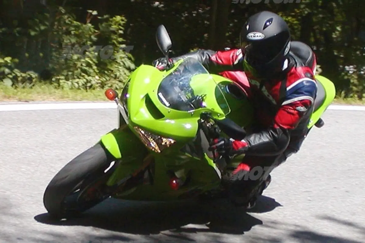 KAWASAKI Ninja 636 ZX-6R (19)