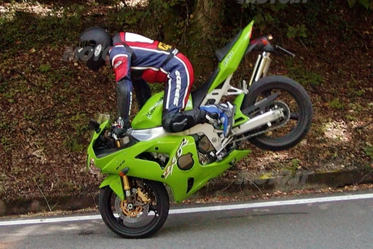 KAWASAKI Ninja 636 ZX-6R (21)