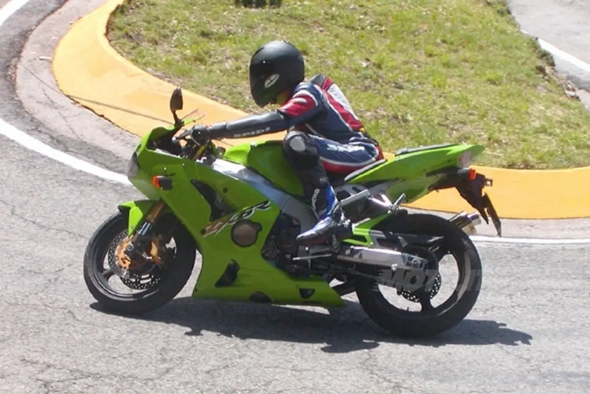 KAWASAKI Ninja 636 ZX-6R (24)