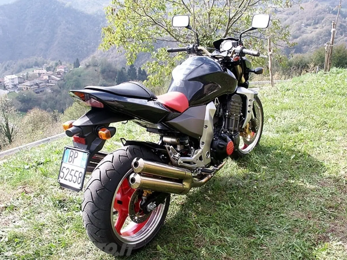 KAWASAKI Z 1000 (3)