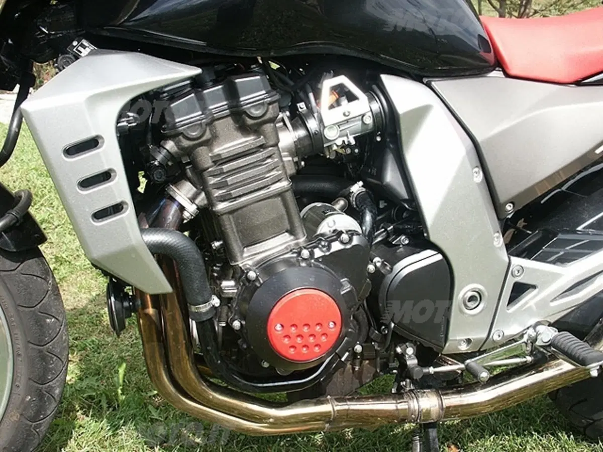 KAWASAKI Z 1000 (6)