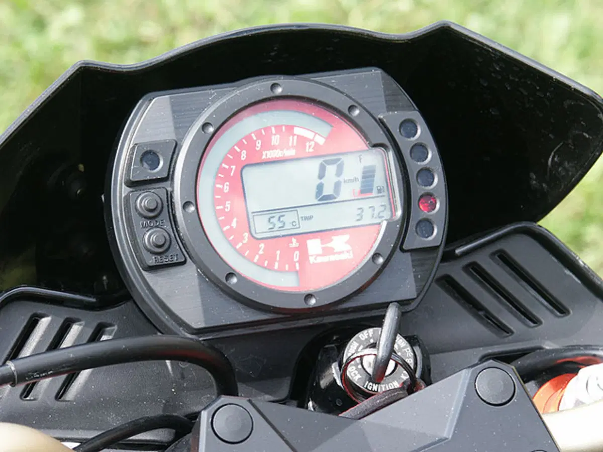 KAWASAKI Z 1000 (8)