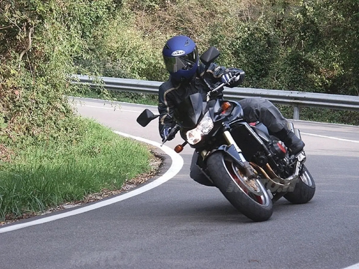 KAWASAKI Z 1000 (15)