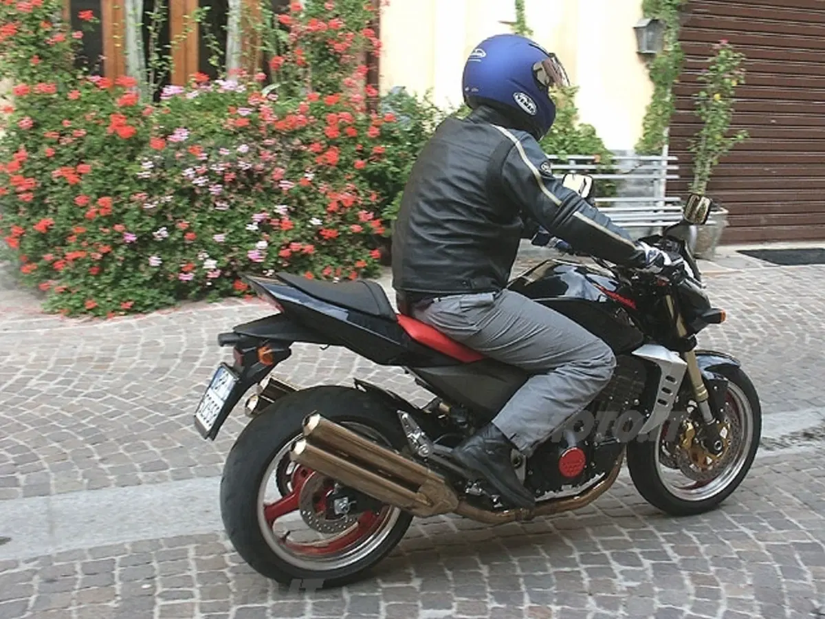 KAWASAKI Z 1000 (17)