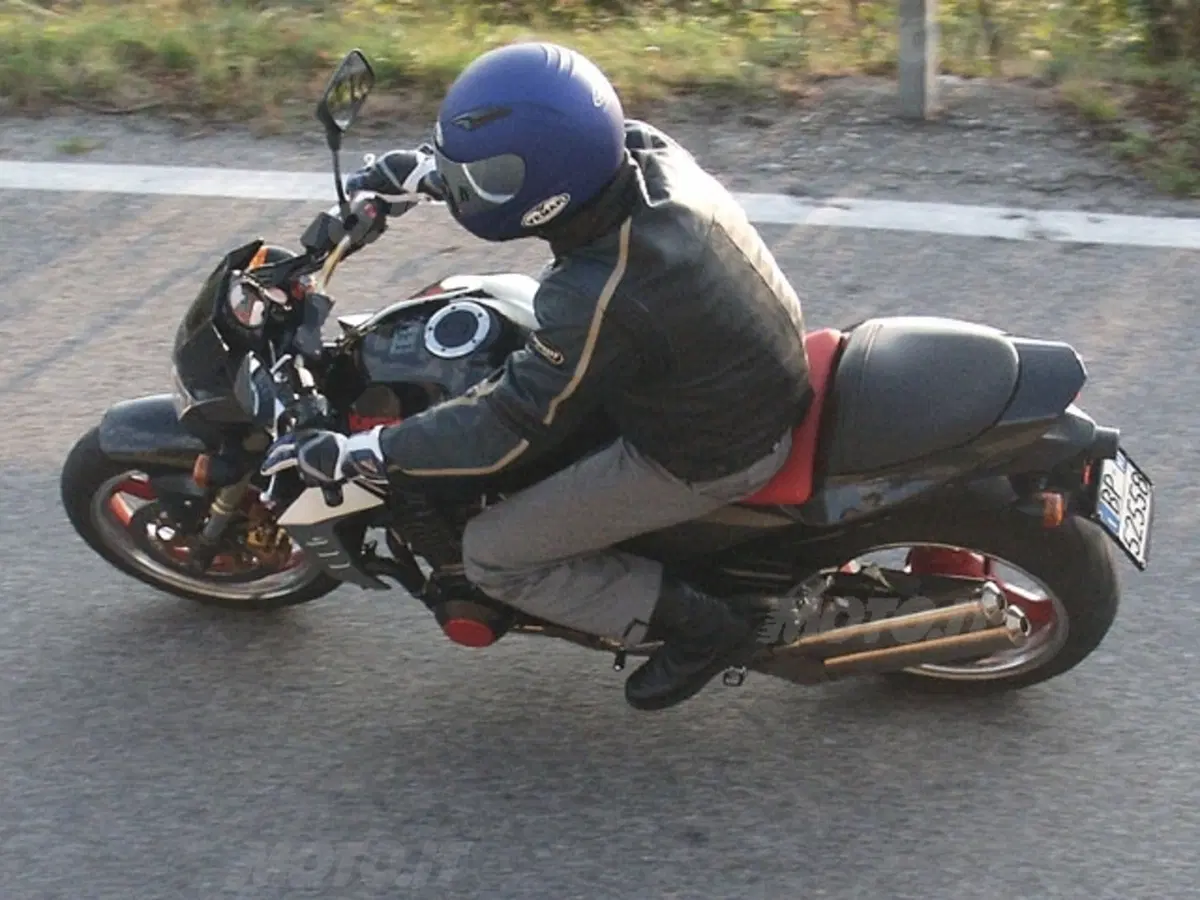 KAWASAKI Z 1000 (19)