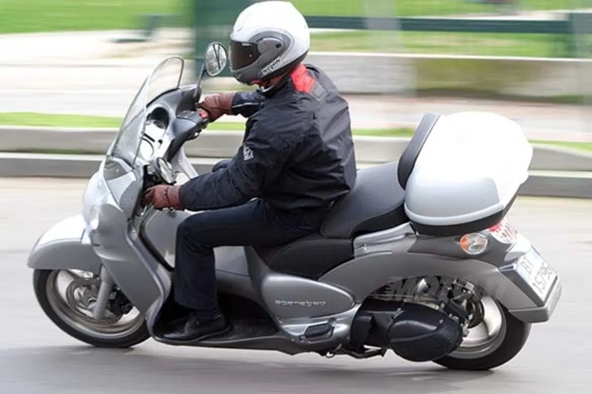 APRILIA Scarabeo 500 (4)