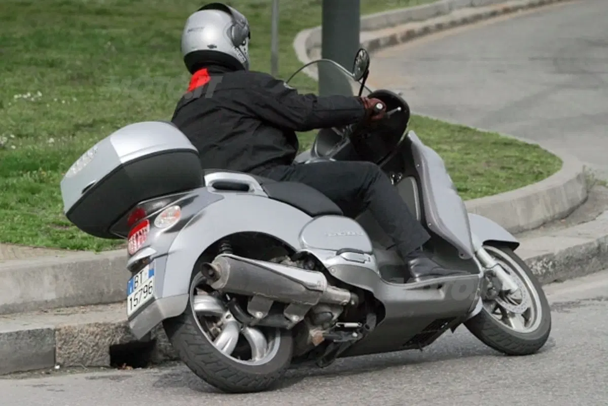APRILIA Scarabeo 500 (17)