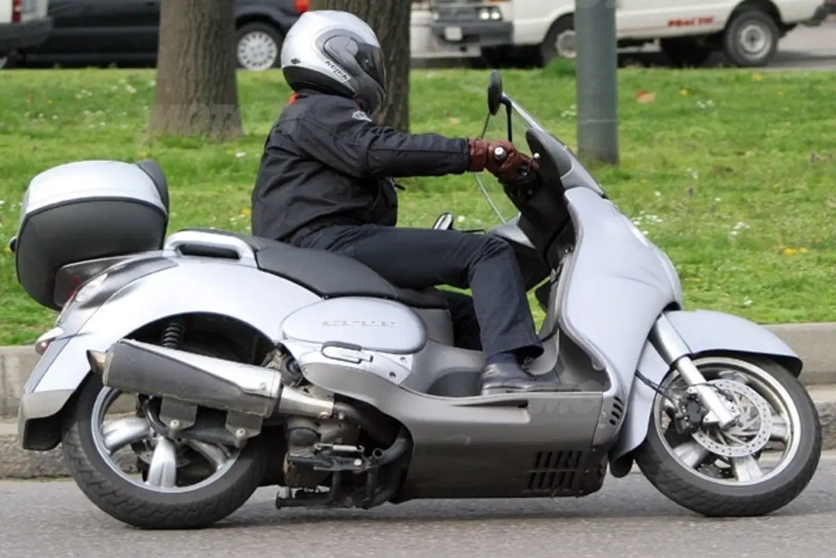 APRILIA Scarabeo 500 (21)