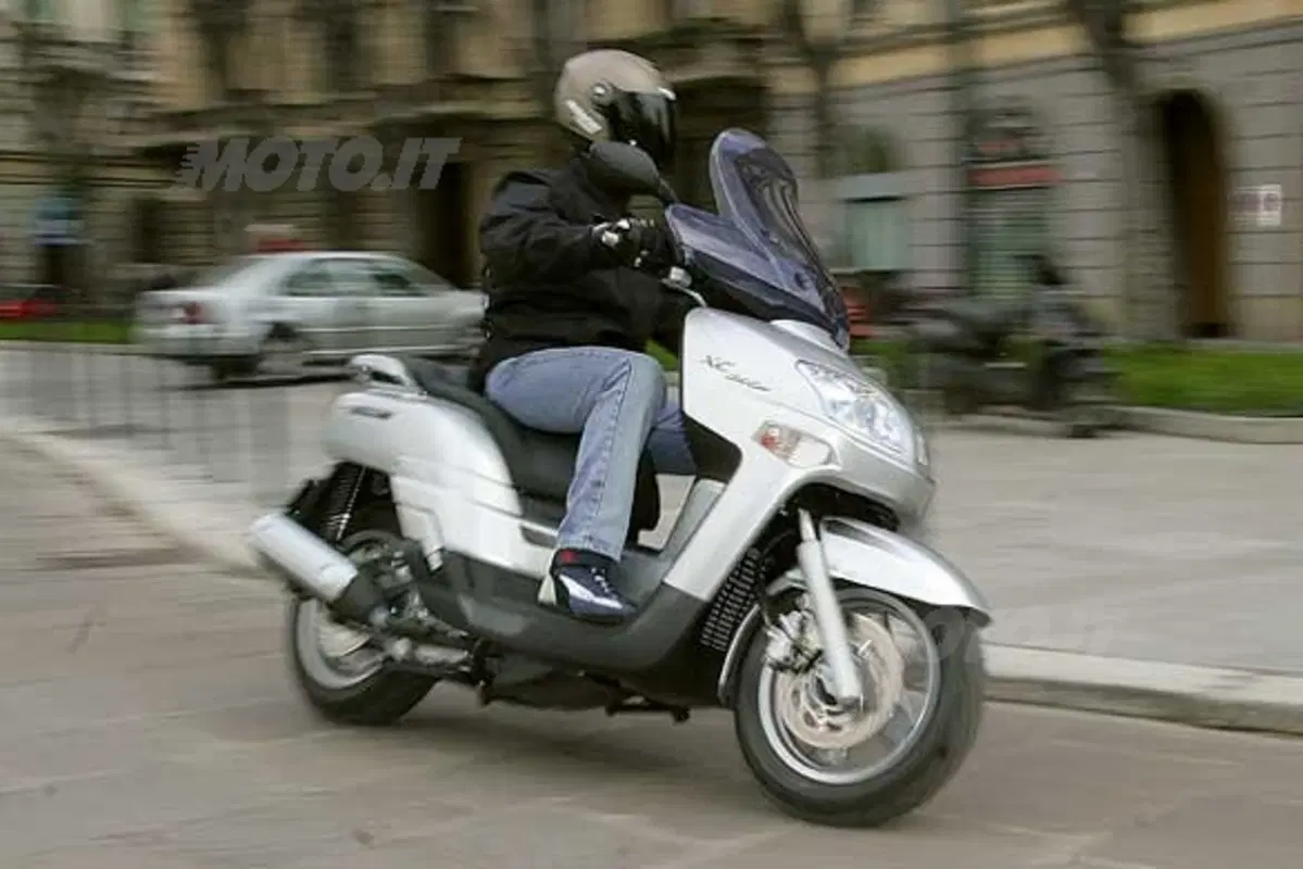 YAMAHA Versity XC 300 (2)