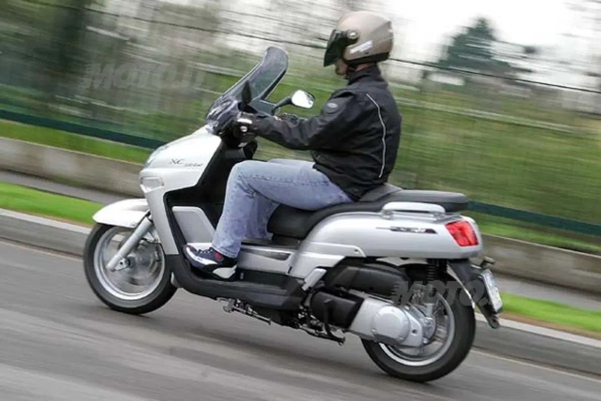YAMAHA Versity XC 300 (4)
