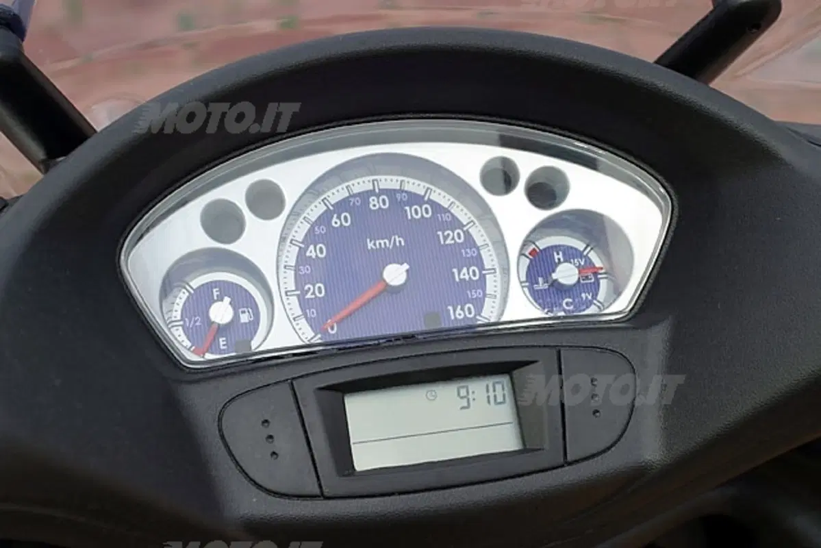 YAMAHA Versity XC 300 (9)