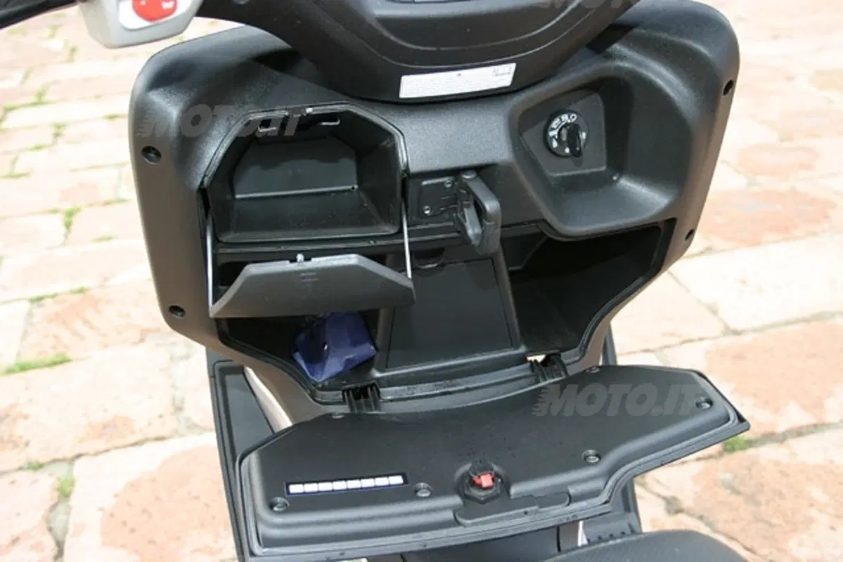 YAMAHA Versity XC 300 (10)