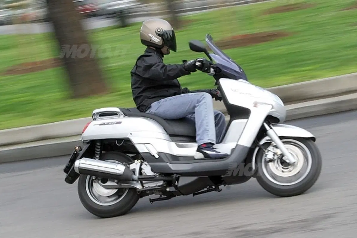 YAMAHA Versity XC 300 (20)