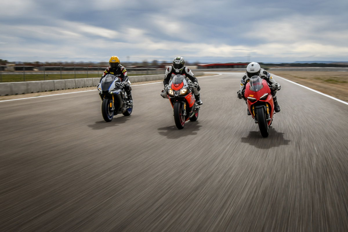 1000 Supersportive 2018 Aprilia Rsv4rf Vs Ducati Panigale V4s Vs