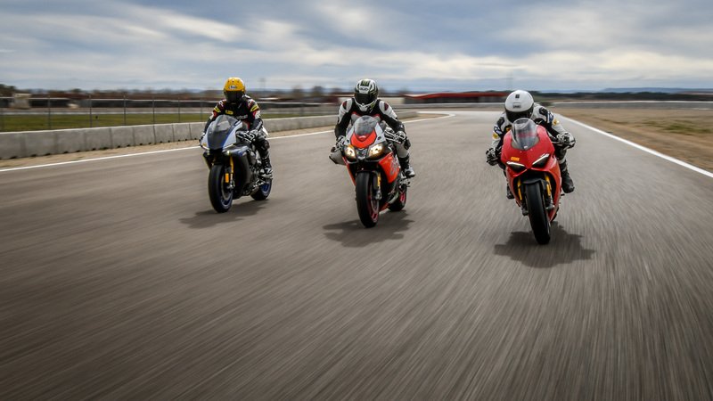 1000 Supersportive 2018: Aprilia RSV4RF vs Ducati Panigale V4S vs Yamaha YZF-R1M