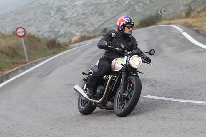 La Street Twin è molto godibile anche nella guida allegra