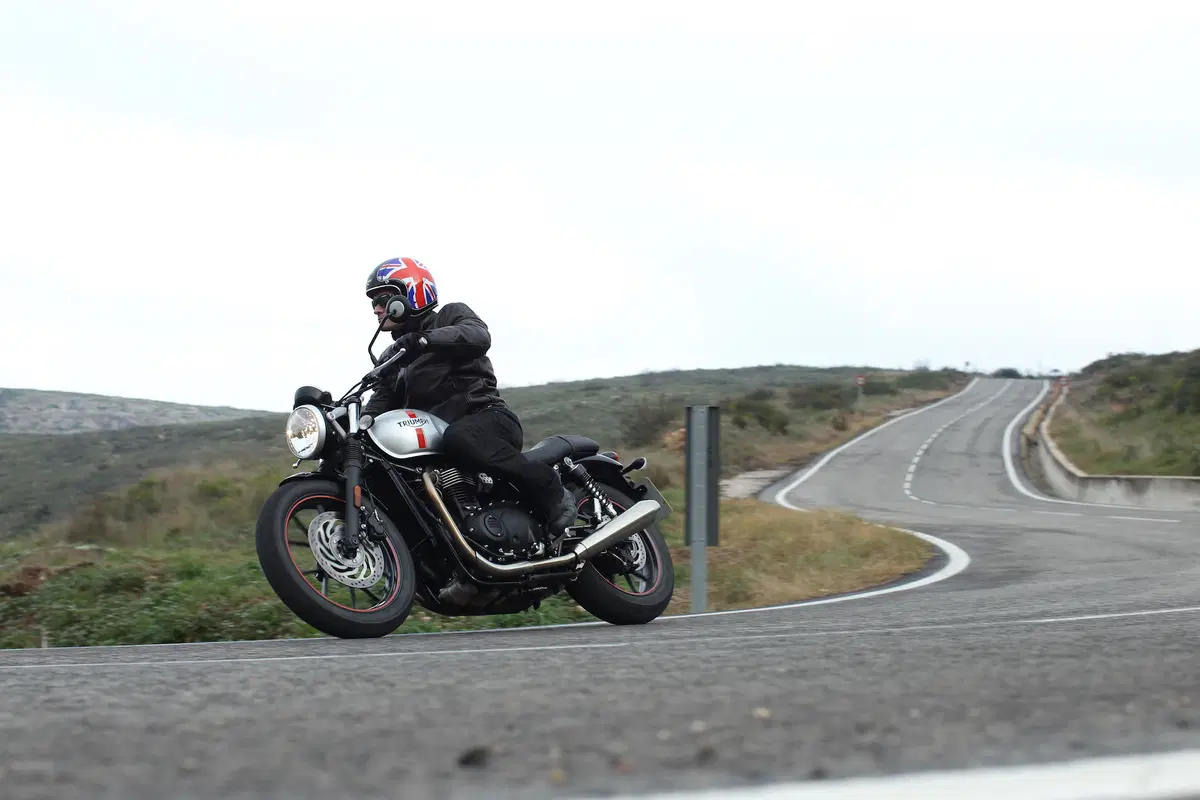 Triumph Bonneville Street Twin (2)