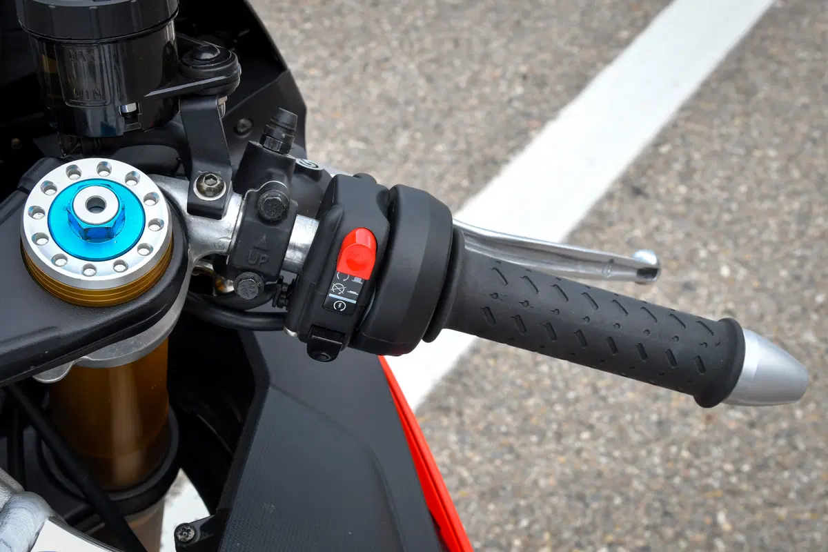 1000 Supersportive 2018: Aprilia RSV4RF vs Ducati Panigale V4S vs Yamaha YZF-R1M (4)