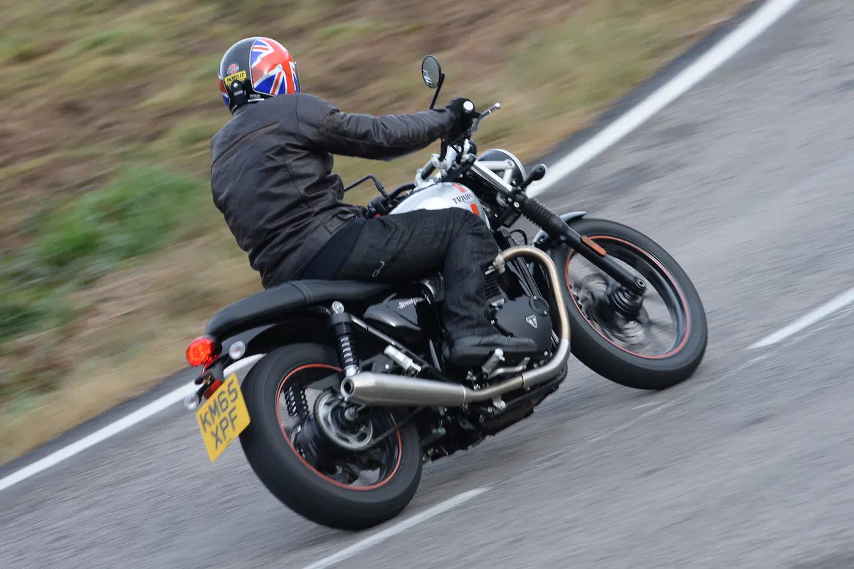 Triumph Bonneville Street Twin (3)