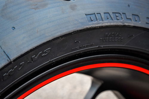 Sulla quattro cilindri Ducati debuttano le Pirelli Supercorsa SP v3 con l'inedita misura posteriore 200/60