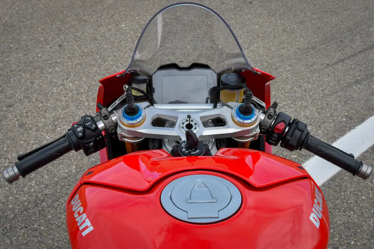 1000 Supersportive 2018: Aprilia RSV4RF vs Ducati Panigale V4S vs Yamaha YZF-R1M (5)