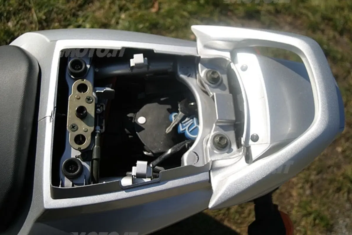 SUZUKI SV 1000 S (12)