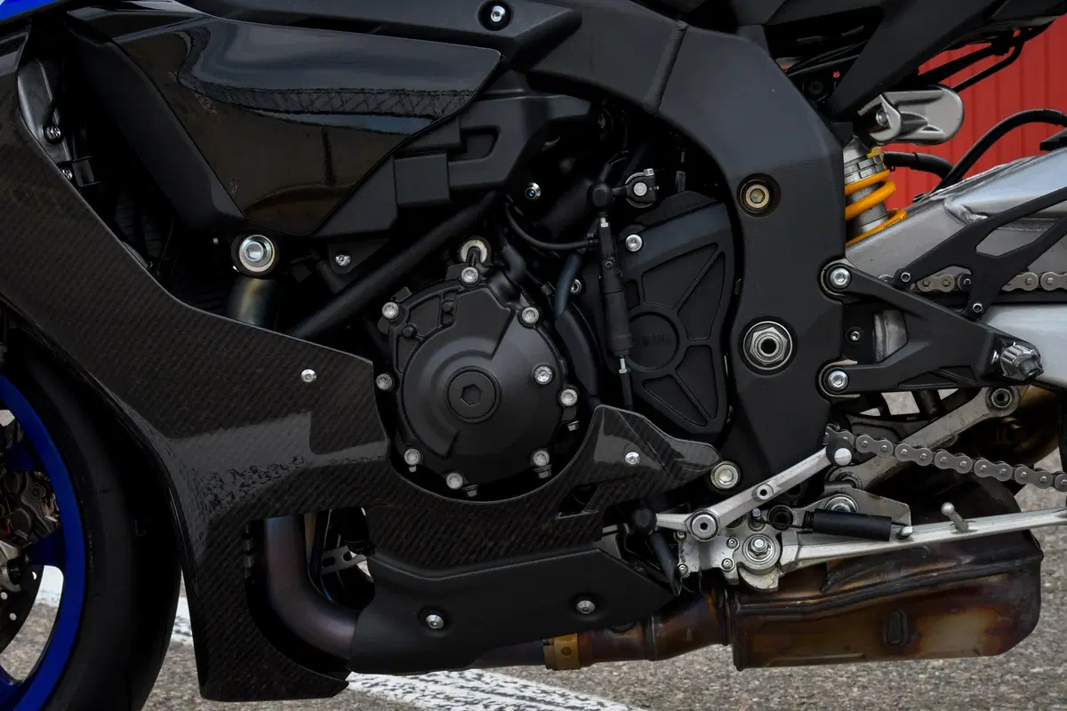 1000 Supersportive 2018: Aprilia RSV4RF vs Ducati Panigale V4S vs Yamaha YZF-R1M (10)