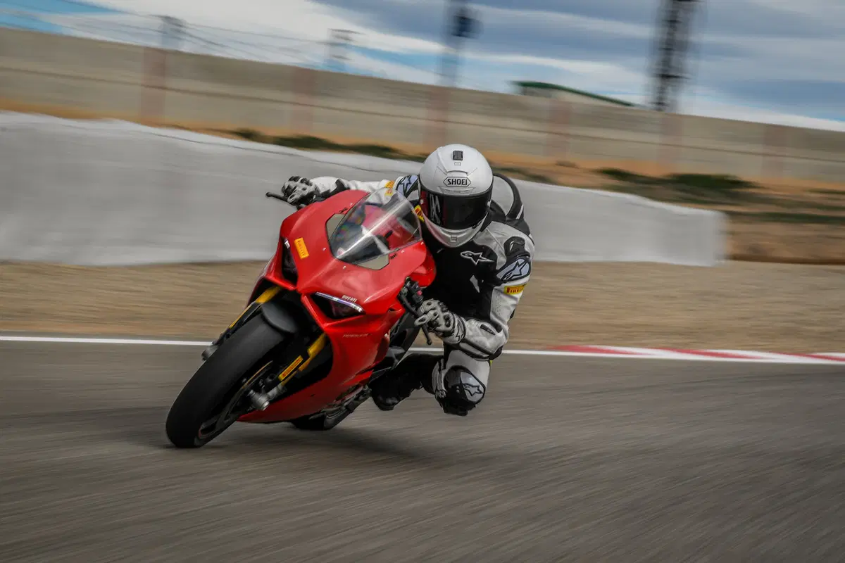 1000 Supersportive 2018: Aprilia RSV4RF vs Ducati Panigale V4S vs Yamaha YZF-R1M (17)