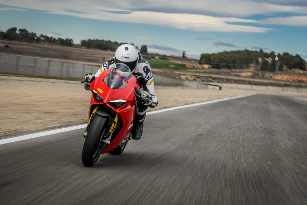 1000 Supersportive 2018: Aprilia RSV4RF vs Ducati Panigale V4S vs Yamaha YZF-R1M (20)