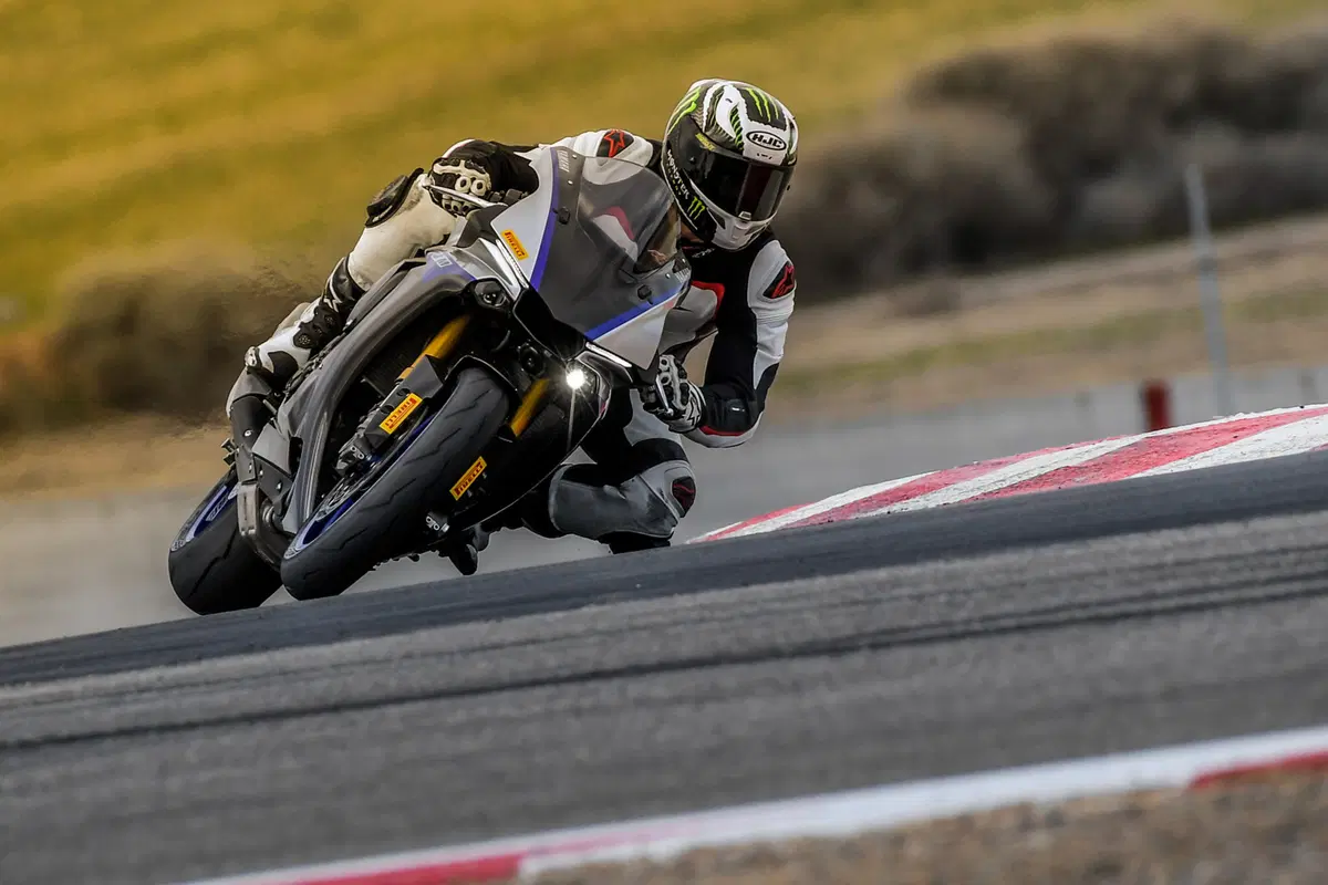 1000 Supersportive 2018: Aprilia RSV4RF vs Ducati Panigale V4S vs Yamaha YZF-R1M (22)