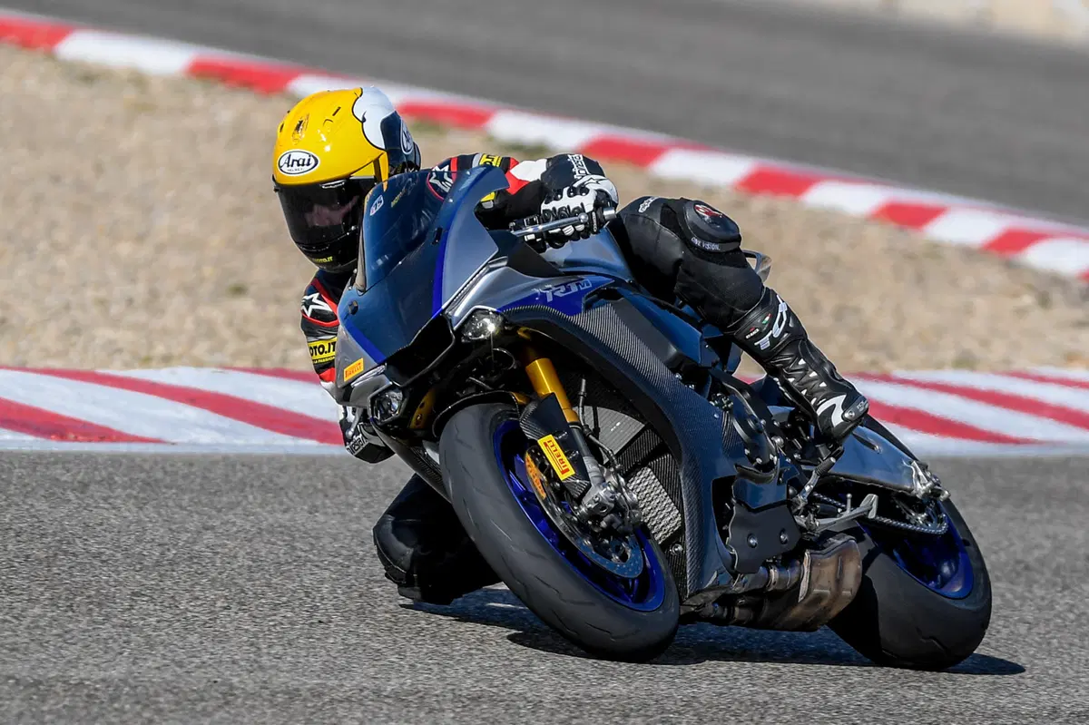 1000 Supersportive 2018: Aprilia RSV4RF vs Ducati Panigale V4S vs Yamaha YZF-R1M (23)