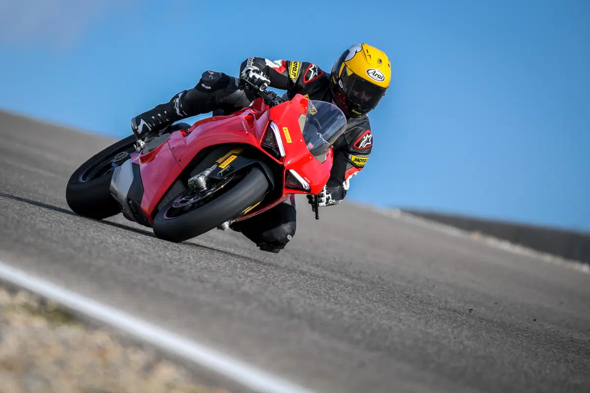 1000 Supersportive 2018: Aprilia RSV4RF vs Ducati Panigale V4S vs Yamaha YZF-R1M (24)