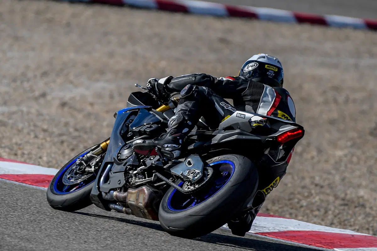 1000 Supersportive 2018: Aprilia RSV4RF vs Ducati Panigale V4S vs Yamaha YZF-R1M (26)
