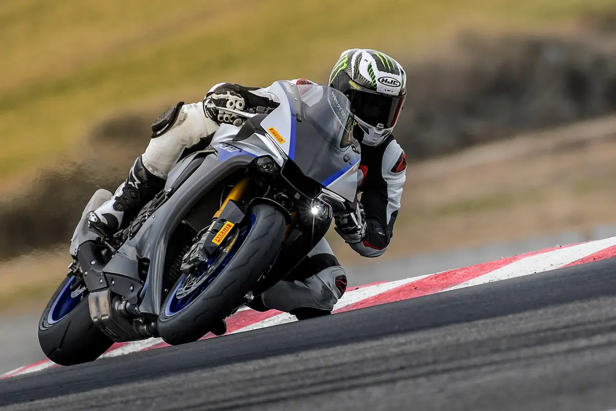 1000 Supersportive 2018: Aprilia RSV4RF vs Ducati Panigale V4S vs Yamaha YZF-R1M (28)