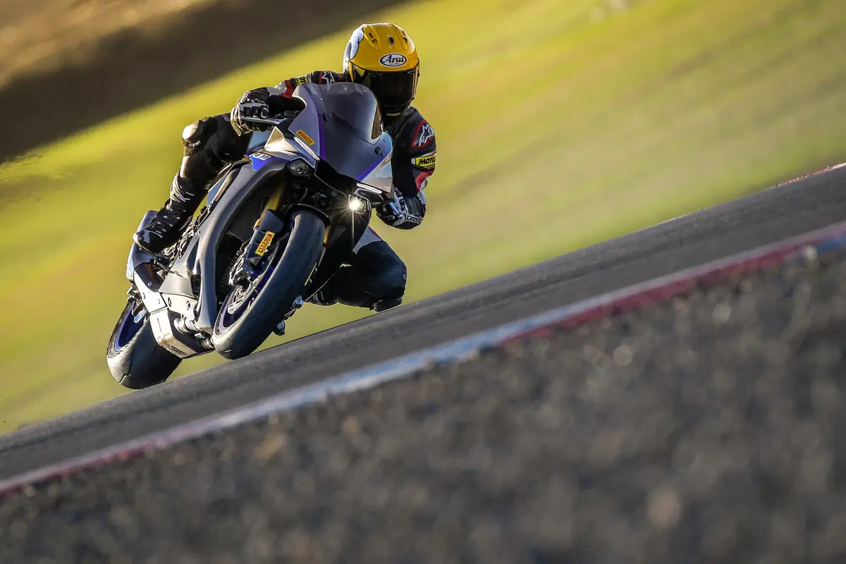 1000 Supersportive 2018: Aprilia RSV4RF vs Ducati Panigale V4S vs Yamaha YZF-R1M (29)