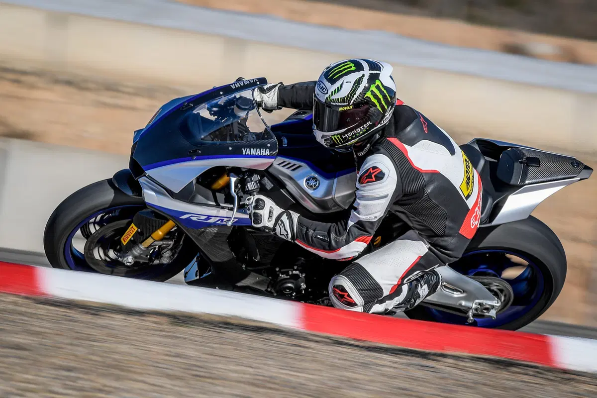 1000 Supersportive 2018: Aprilia RSV4RF vs Ducati Panigale V4S vs Yamaha YZF-R1M (30)