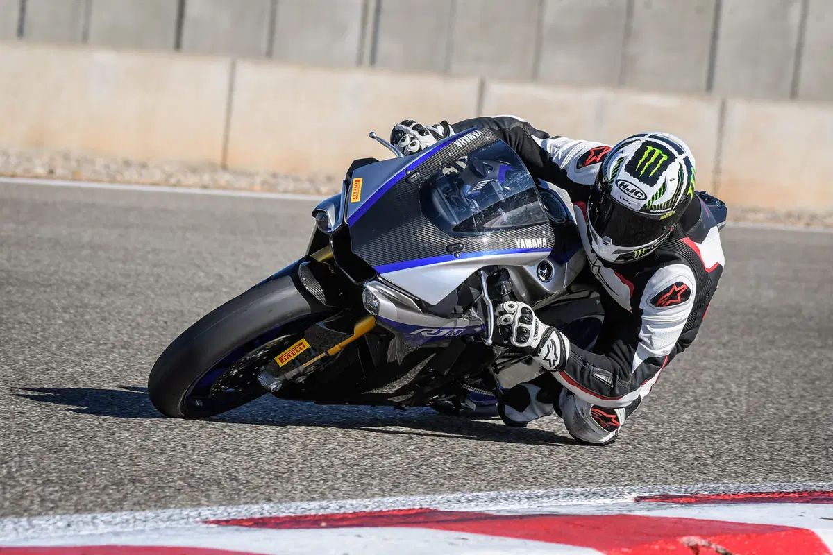 1000 Supersportive 2018: Aprilia RSV4RF vs Ducati Panigale V4S vs Yamaha YZF-R1M (31)