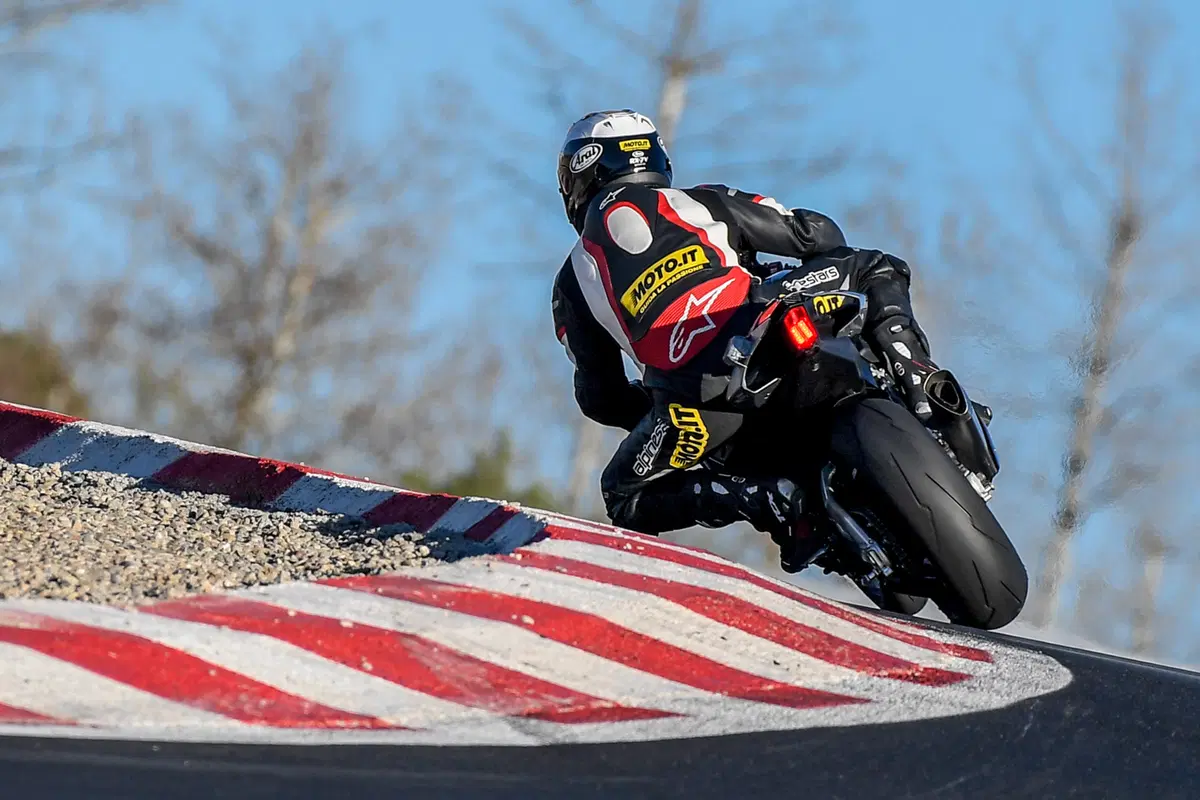 1000 Supersportive 2018: Aprilia RSV4RF vs Ducati Panigale V4S vs Yamaha YZF-R1M (32)